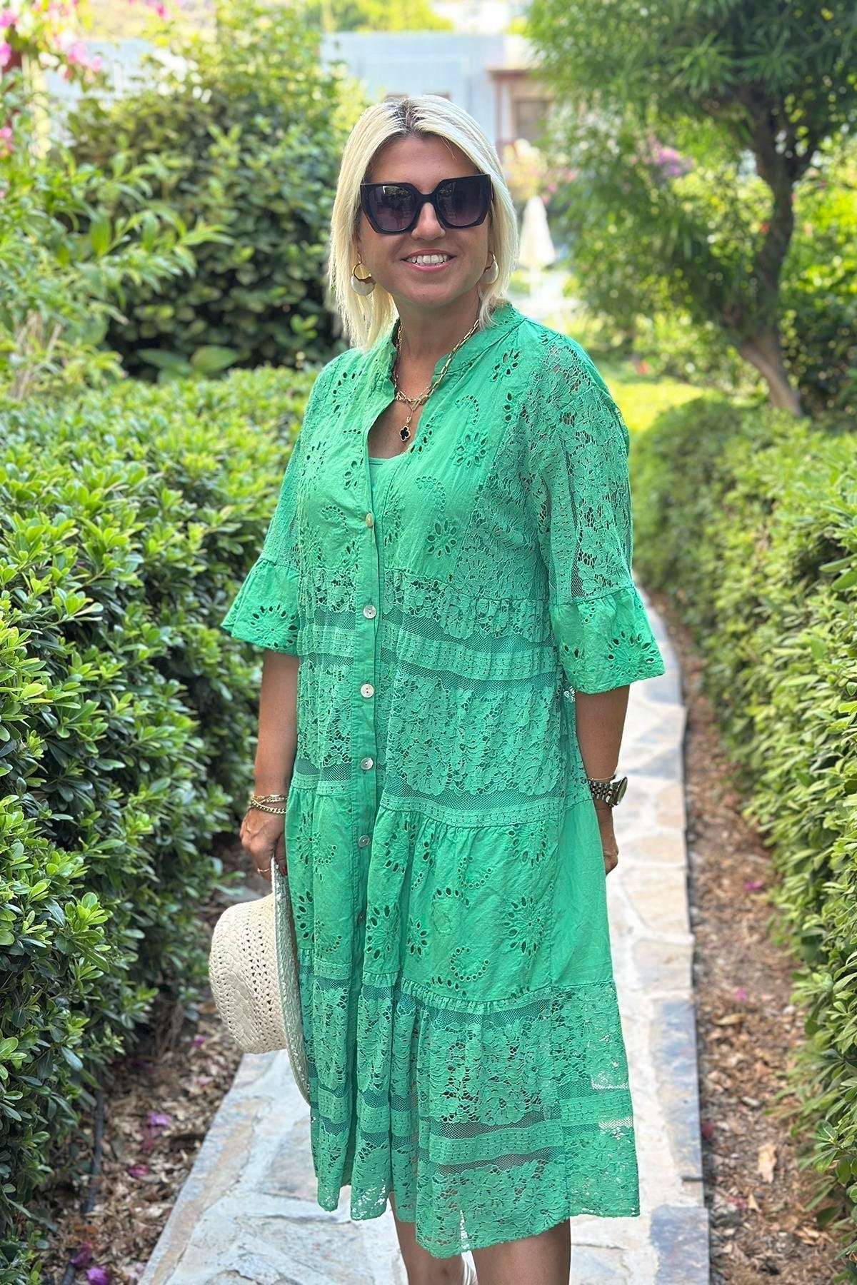 Mirelle – Robe intemporelle aux détails raffinés