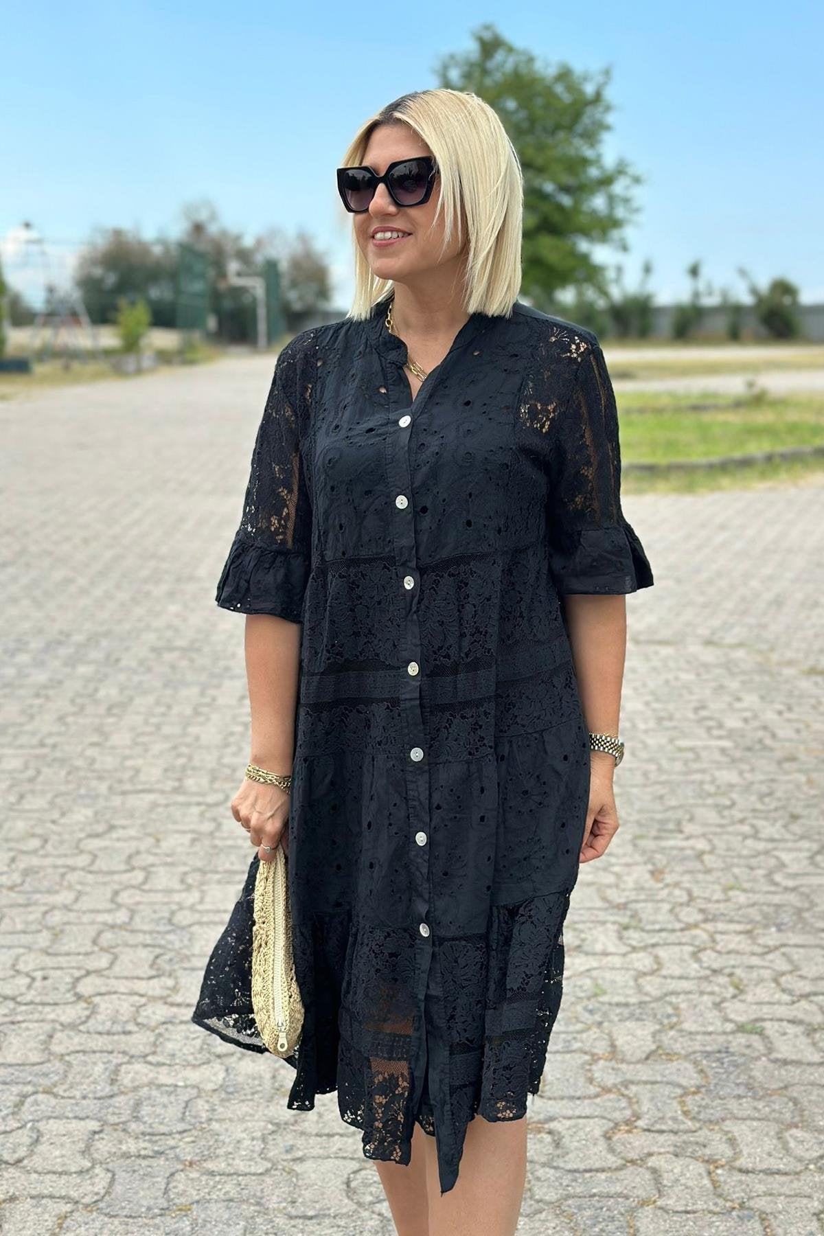 Mirelle – Robe intemporelle aux détails raffinés