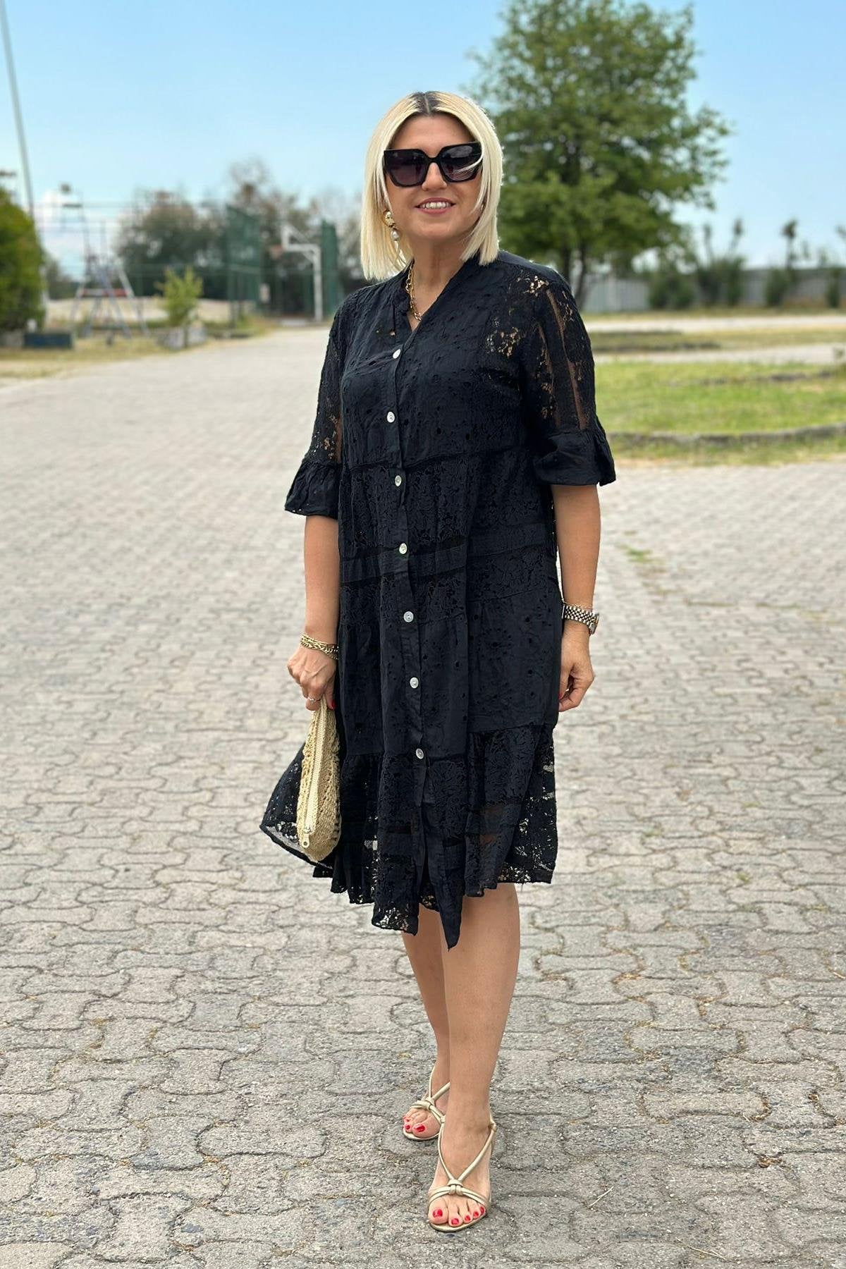 Mirelle – Robe intemporelle aux détails raffinés