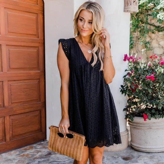 Amalia – Robe à la structure fine et aux finitions minimalistes