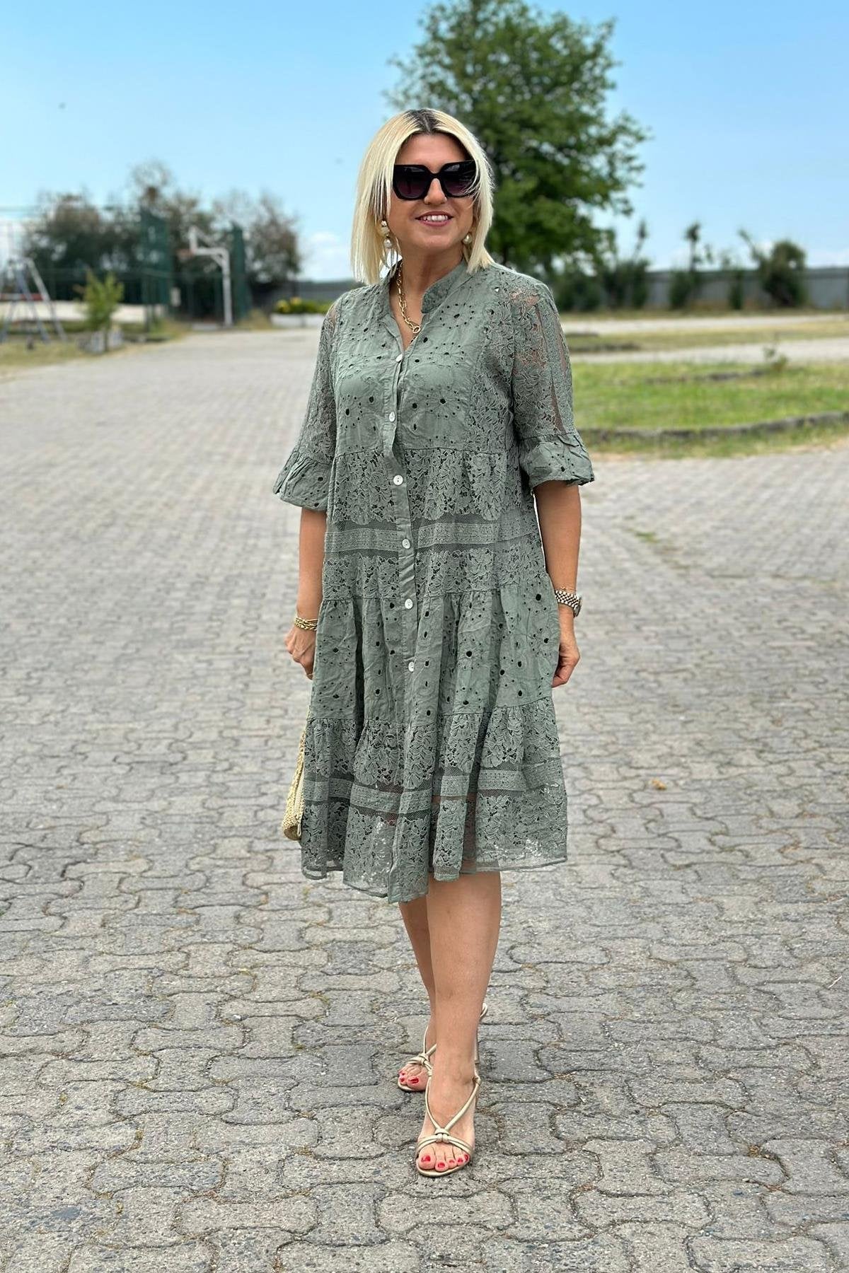 Mirelle – Robe intemporelle aux détails raffinés