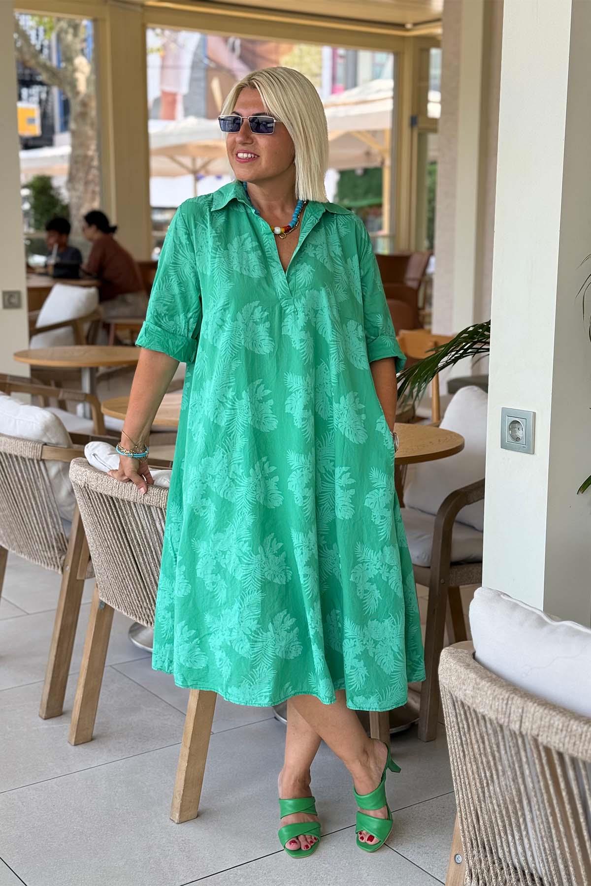 Nora – Robe à motif de feuilles et style décontracté